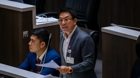 “วิโรจน์” แฉ “อิ๊งค์” เลี่ยงภาษีรับให้ กว่า 200 ล้าน เจอ พท. ประท้วงวุ่น ไม่รู้สี่รู้แปด (คลิป)