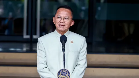 “สมศักดิ์” ยันไม่รู้จักแก๊งตบทรัพย์ ขออย่าหลงเชื่อพวกถ่ายรูปคู่นักการเมือง