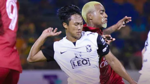 ผลบอลสด ไทยลีก 1 "สุโขทัย" ชนะ "บีจี" ดวงแตก "ชนาธิป" ใบแดง เหลือ 10 คนท้ายเกม