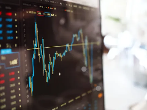 สภาฯ ถกวาระด่วน "เศรษฐกิจโลกผันผวน" หลัง S&P 500 ปรับฐาน กระทบความเชื่อมั่นนักลงทุนไทย